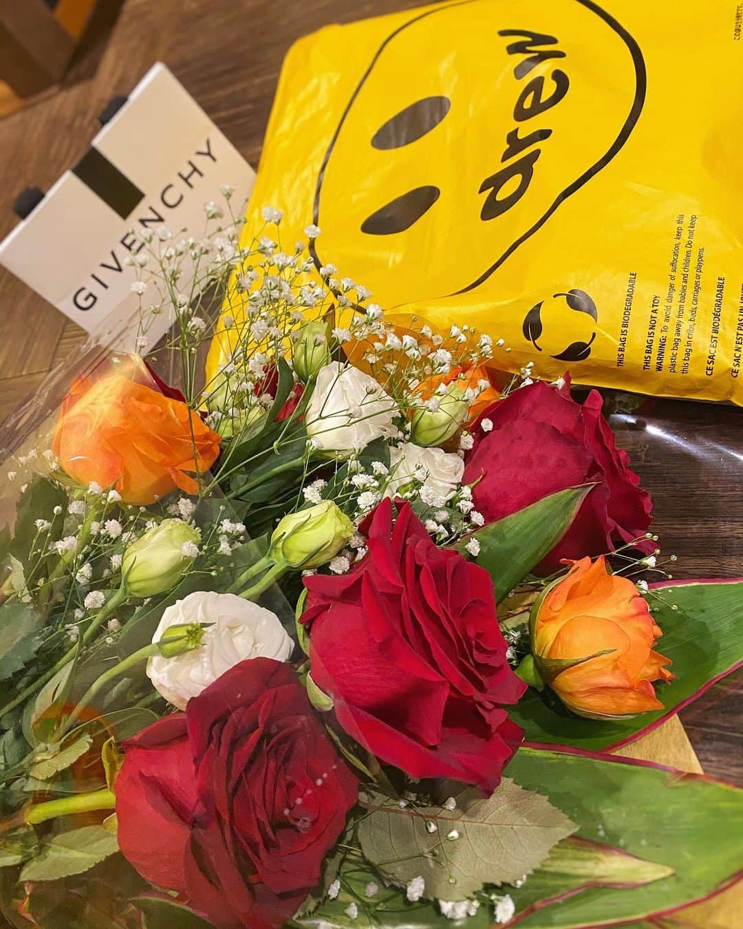 丹野珠里さんのインスタグラム写真 - (丹野珠里Instagram)「御祝い続きで幸せの日々🎂🥲✨ 大切な仲間達と居る時の時間は 最高の至福なりけり！！  嬉しいなあ。。。  恩返しできる様に改めて頑張るぞおッ！！😊🔥🔥🔥  #cyberjapan #junon #flowers #birthday」1月30日 18時31分 - cjd_junon