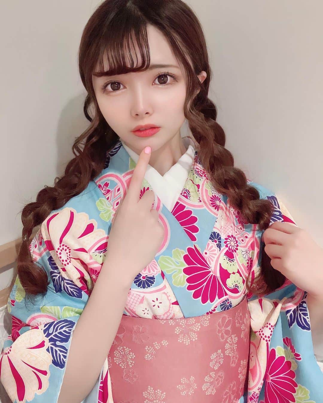 さきすたぐらむのインスタグラム：「ྀི 卒業前に着物でライブ特典会したときのです🤍 . . . . #着物 #着物ヘアアレンジ #着物女子 #ヘアアレンジ  #秋葉原#アキバ#自撮り女子#自撮り界隈#浅草 #和服 #着物コーデ#浅草着物レンタル#着物VASARA#三つ編み#神田明神 #地下アイドル#卒業#成人式#振袖」