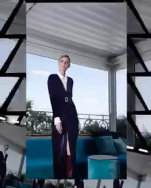 のインスタグラム：「La stagione dei saldi è quasi finita e CI MODA group si prepara a lanciare la nuova collezione PE21 di @compagniaitaliana e Friendly Sweater con entusiasmo e passione, ma salutando la stagione invernale con saldi pazzeschi ✨✨ alcuni esempi in questa mini clip Buon fine settimana💥💥  #sales #weekend #fun #ready #fw20」