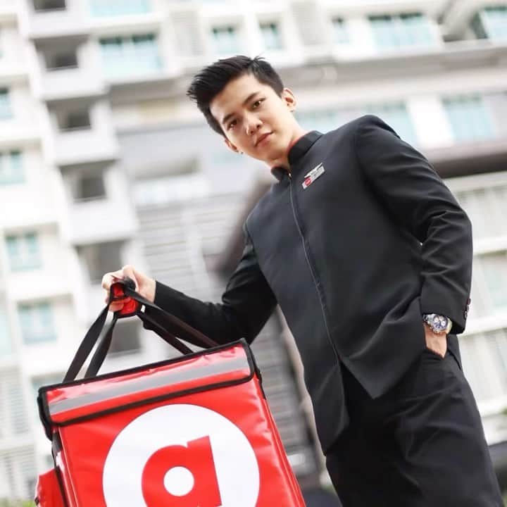 エアアジアのインスタグラム：「Get your online groceries without leaving home and let us do the shopping and delivery for you!  Order now on @airasiafresh at airasia.com (link in our bio) and download airasia, The Asean Super App, to avail our UNLIMITED FREE DELIVERY until 4 Feb 2021! T&Cs apply.* __________ *Promo is applicable in Klang Valley only. Launching in more cities soon. Stay tuned. Use STAYHOME promo code and min. RM30 spend, no distance limitation.」