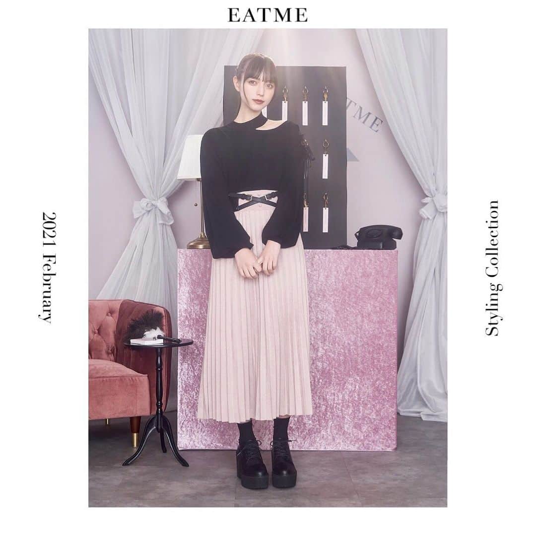 のインスタグラム：「1.30 update… #EATME #FEBRUARY #LOOK #COLLECTION  #hospitalityresort  @raimu0726_official  🚺:161cm . TOP画面のURLからEATME WEB  STOREをCHECK▶︎▶︎▶︎ @eatme_japan . 🌹シングルレースアップニットトップ ¥9,000(＋tax) BLK.O/WHT.CRM ☑︎FREE ※2.2発売予定 . 🌹フェイクスエードプリーツスカート ¥8,180(＋tax) CRM.PNK.BLK ☑︎FREE ※2月発売予定 . 🌹シースルーレースアップシューズ ¥13,000(＋tax) BLK.CRM.PNK ☑︎S/M/L ※2.2発売予定 . #EATME_COLLECTION #EATME #eatmejapan #イートミー」