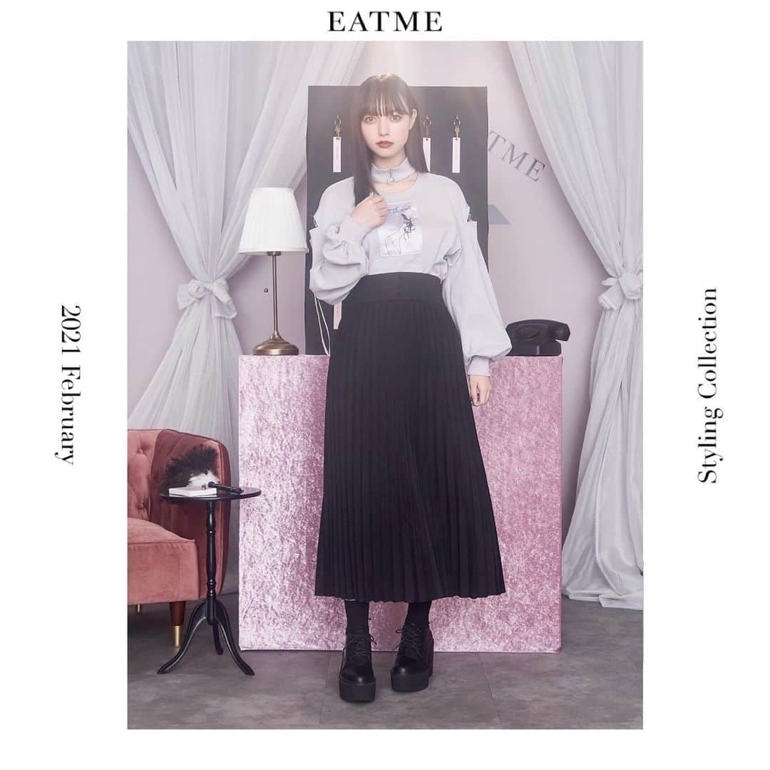 のインスタグラム：「1.30 update… #EATME #FEBRUARY #LOOK #COLLECTION  #hospitalityresort  @raimu0726_official  🚺:161cm . TOP画面のURLからEATME WEB  STOREをCHECK▶︎▶︎▶︎ @eatme_japan . 🌹リングジップネックスウェットトップ ¥8,150(＋tax) GRY.PNK.BLK ☑︎FREE ※2月発売予定 . 🌹フェイクスエードプリーツスカート ¥8,180(＋tax) BLK.PNK.CRM ☑︎FREE ※2月発売予定 . 🌹シースルーレースアップシューズ ¥13,000(＋tax) BLK.CRM.PNK ☑︎S/M/L ※2.2発売予定 . #EATME_COLLECTION #EATME #eatmejapan #イートミー」