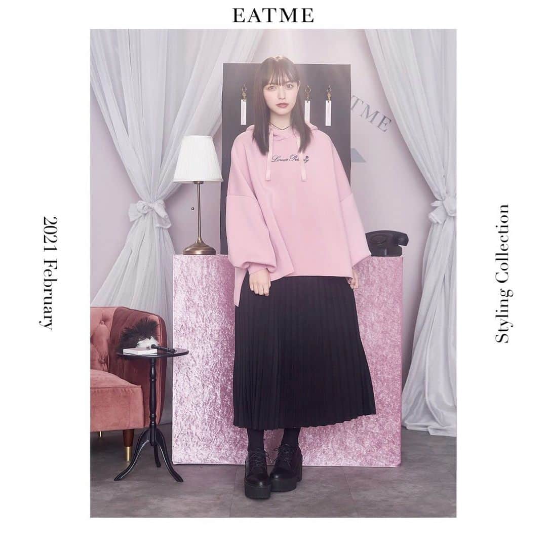 のインスタグラム：「1.30 update… #EATME #FEBRUARY #LOOK #COLLECTION  #hospitalityresort  @raimu0726_official  🚺:161cm . TOP画面のURLからEATME WEB  STOREをCHECK▶︎▶︎▶︎ @eatme_japan . 🌹ロゴポンチョフーディー ¥8,150(＋tax) PNK.BLK ☑︎FREE ※2月発売予定 . 🌹フェイクスエードプリーツスカート ¥8,180(＋tax) BLK.PNK.CRM ☑︎FREE ※2月発売予定 . 🌹シースルーレースアップシューズ ¥13,000(＋tax) BLK.CRM.PNK ☑︎S/M/L ※2.2発売予定 . #EATME_COLLECTION #EATME #eatmejapan #イートミー」