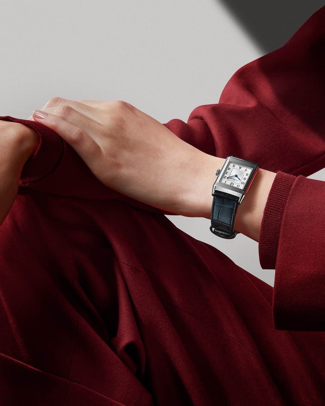 ジャガールクルトのインスタグラム：「Reverso, your better half.  #Reverso _ Reverso Classic Medium Thin _ Daily time companion offering everything yet nothing you expect. Wild to its very core combined with its black alligator strap, enhanced through the pure lines of its steel case. Made for you, to embrace all facets of personality. Could it be the gift of a lifetime?  _ #JaegerLeCoultre #Reverso #JLCGift #ValentinesDay #Style #ArtDeco #Icon #HomeofFineWatchmaking #SwissWatch #ValleeDeJoux #Watchmaking #Craftsmanship #SavoirFaire」