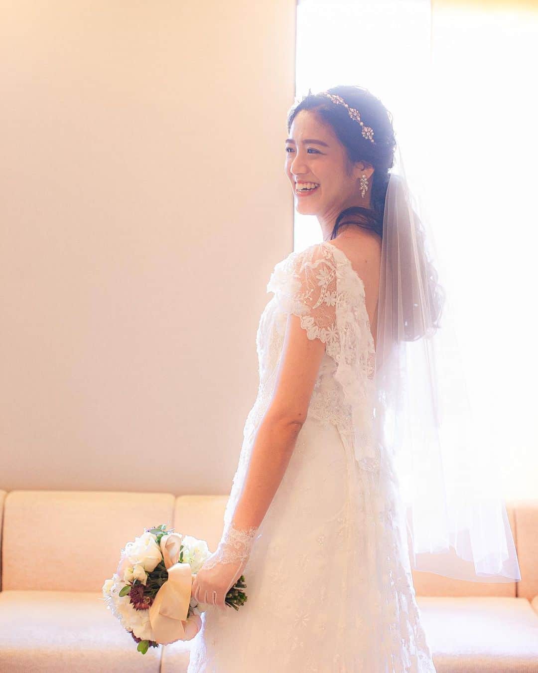 のインスタグラム：「【#スイスホテル花嫁 さまレポート】 笑顔の眩しい新婦さま。 [#SwissotelBrides Report]  The bride with a dazzling smile. #スイスホテル花嫁  #スイスホテル南海大阪  #スイスホテルウエディング  #スイスホテルロマンス  #ウエディングドレス  #大阪結婚式  #ホテルウエディング  #ホテル婚  #なんば  #なんば駅  #swissotelnankaiosaka  #swissotelwedding  #swissotelromance  #osakawedding  #wedding  #weddingdress  #hotelwedding  #osaka  #osakajapan」