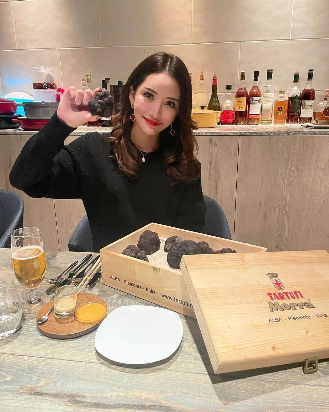 伊東亜梨沙さんのインスタグラム写真 - (伊東亜梨沙Instagram)「熊食べよう🐻 って行ったいつぞやのアニュ♡ かなり時差投稿だけど許してね🥳 . なんか、私が食べた物とかあんまフォロワー様興味ないかなって思って載せるのやめてたんだけど💭 結構"最近グルメ投稿少なくて悲しい"ってDM頂くのでやっぱり載せます🐖笑 . beauty&fashion✨なオシャレインスタにしようと思ったけどやはりそこにありログも追加で🤪w . 本当はアフタヌーンティーより美味しいご飯とお酒がスキ🍷笑 . 初めて熊食べたけど美味しかった🧡 . . #アニュ #フレンチ #french #東京グルメ #tokyogouroumet #foodie #ありログ #広尾グルメ」1月30日 19時05分 - arisa__917m