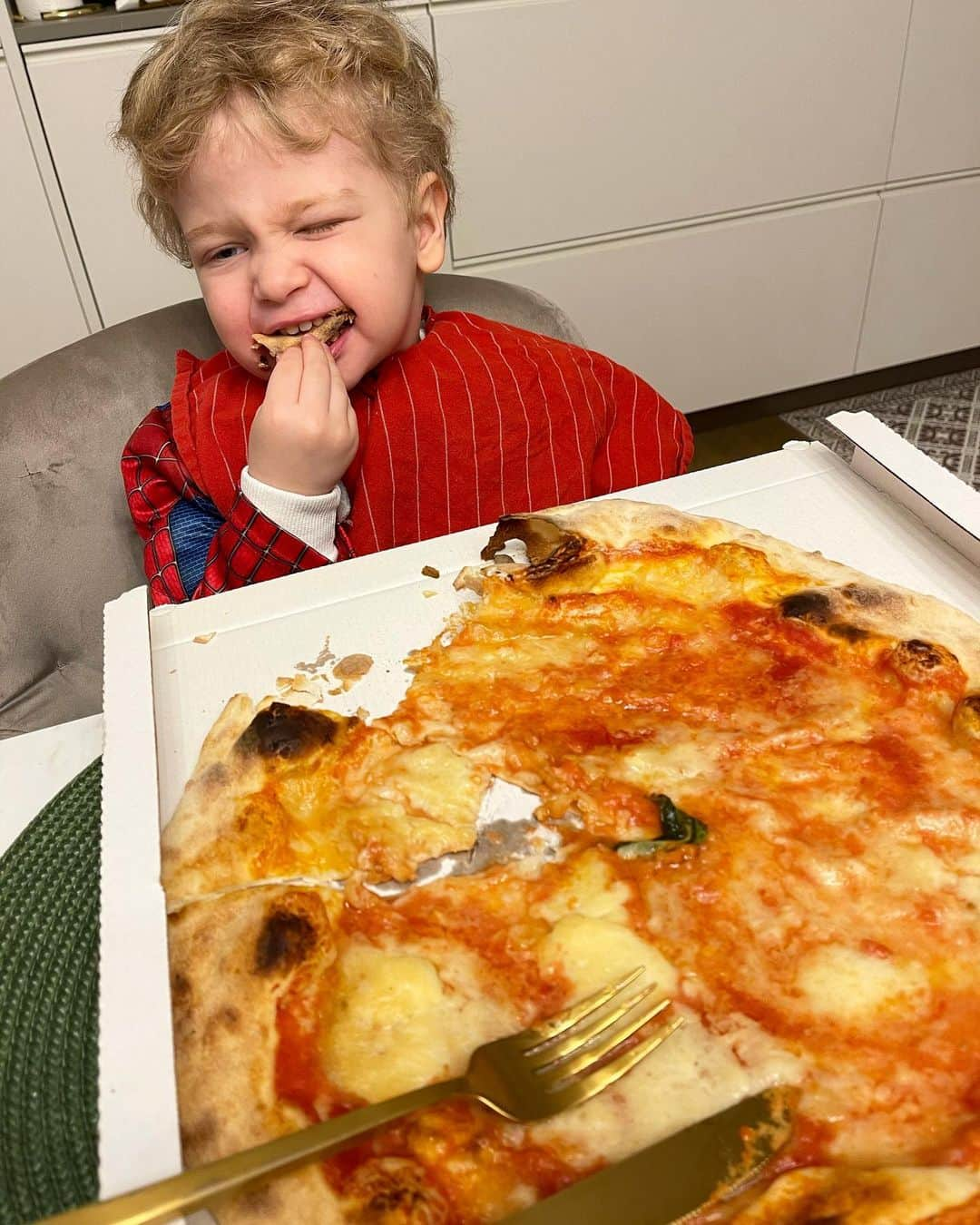 キアラ・フェラーニさんのインスタグラム写真 - (キアラ・フェラーニInstagram)「My pizza lover 👶🏼💖🍕」1月30日 19時06分 - chiaraferragni