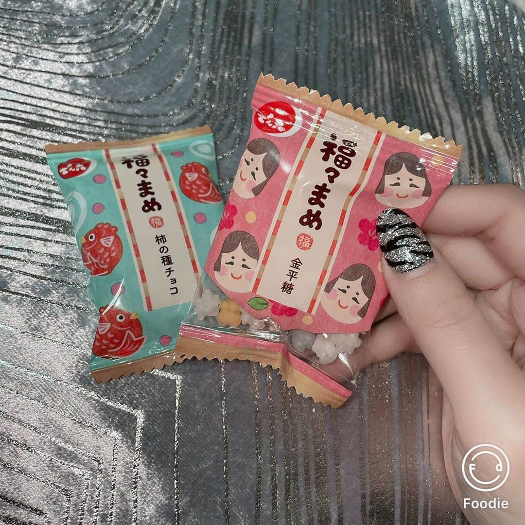 しゅがーさんのインスタグラム写真 - (しゅがーInstagram)「もうすぐ節分だから買ってみた👹✨ 写真はFoodieで撮ったよ📸 使ったフィルターはMT2！ 暗い感じでオシャレに撮れる🥺 いつもインスタの写真撮る時に愛用してます🖤  #フーディーカメラ #節分」1月30日 19時07分 - syugasyuga14