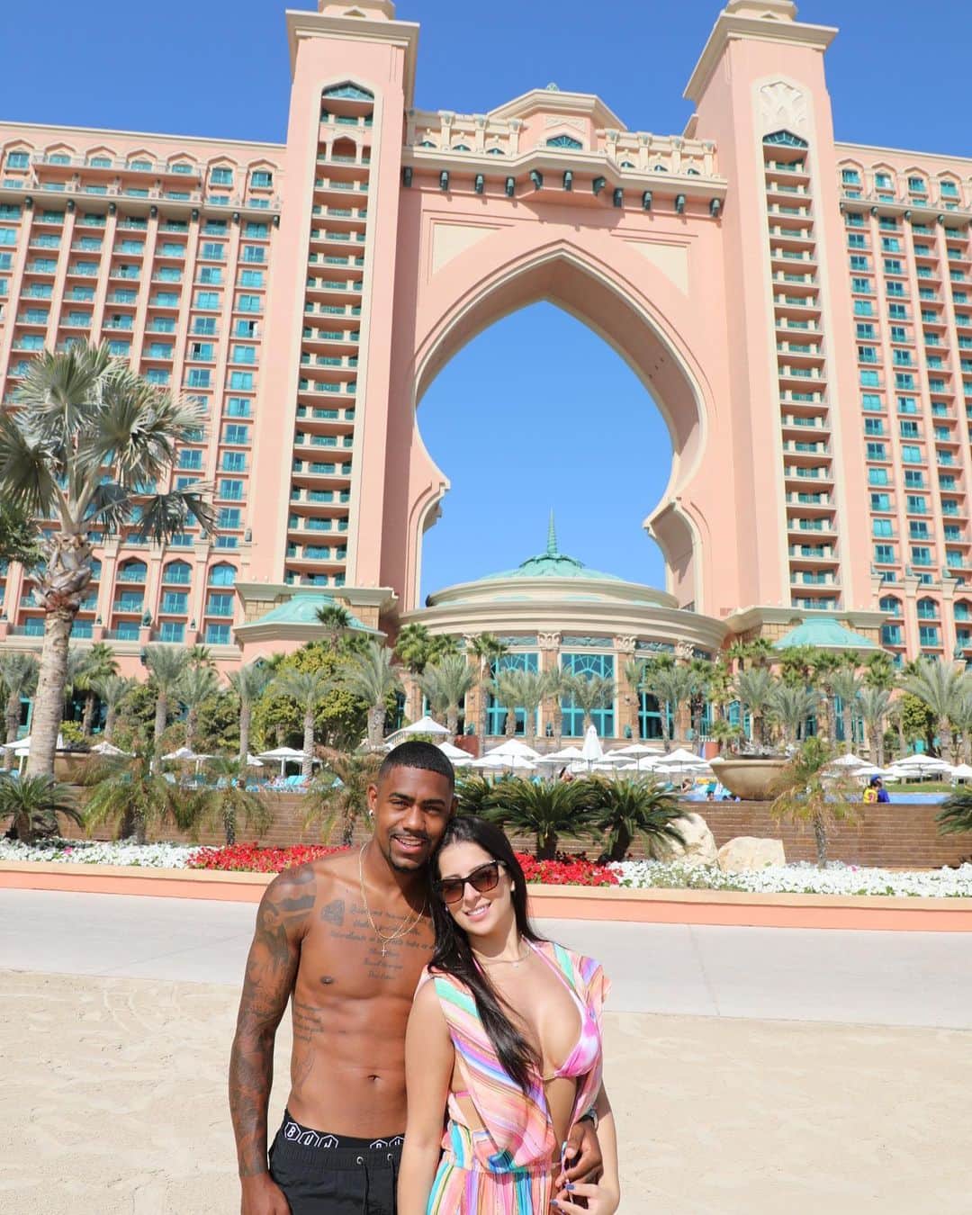 マウコム・フィリペ・シウヴァ・デ・オリヴェイラのインスタグラム：「We love Dubai ❤️ @leeticiapereira_  @atlantisthepalm @carlosseoanesip」