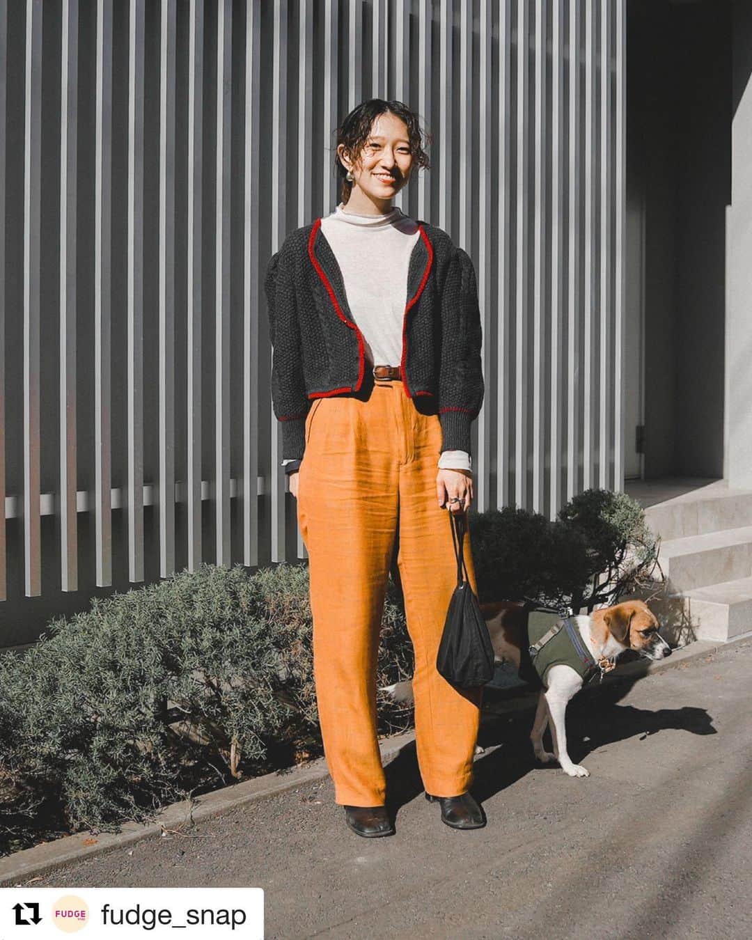 Alysa Ichikiのインスタグラム：「アネ スナップデビュー🐕📸 素敵に載せてくれてありがとうございます🤲🏻🤍 #Repost @fudge_snap with @get_repost ・・・ .⁣ - - - - - - - - - - - - - - - - - - - - - - - - - -⁣ STREET SNAP! in Tokyo 📍 Cat Street⁣ ⌎ ALYSA ICHIKI ( @alysa_i )⁣ - - - - - - - - - - - - - - - - - - - - - - - - - -⁣ .⁣ ● #カーディガン _ #MALIONvintage @malion_vintage⁣ ● #インナー _ #SLOBEIENA @slobeiena⁣ ● #トップス _ #JOURNALSTANDARD @journalstandard.jp⁣ ● #カラーパンツ _ #used @luik0121⁣ ● #ショートブーツ _ #vintage⁣ ● #巾着バッグ _ #PRADA @prada⁣ ● #ベルト _ #vintage⁣ ● #リング _ #AlettaJewelry #handmade @aletta_jewelry_official⁣ ● #ピアス _ #LIFEsSTORE @lifes_store⁣ ● #カチューシャ _ #ITSDEMO @itsdemo_official⁣ - - - - - - - - - - - - - - - - - - - - - - - - - -⁣ .⁣ ● photographer_ asuka (moco&company) ( @moco_asuka )⁣」