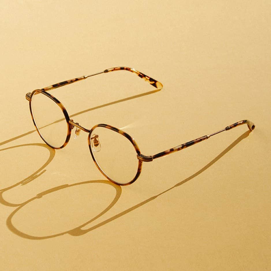 ジーエルシーオーのインスタグラム：「Presenting Robson W: Our timeless P3 frame - now with a Windsor rim in 4 colorways for SS21.」