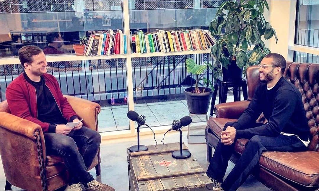 カルフィン・ヨン・ア・ピンのインスタグラム：「Doing my first podcast 😊」