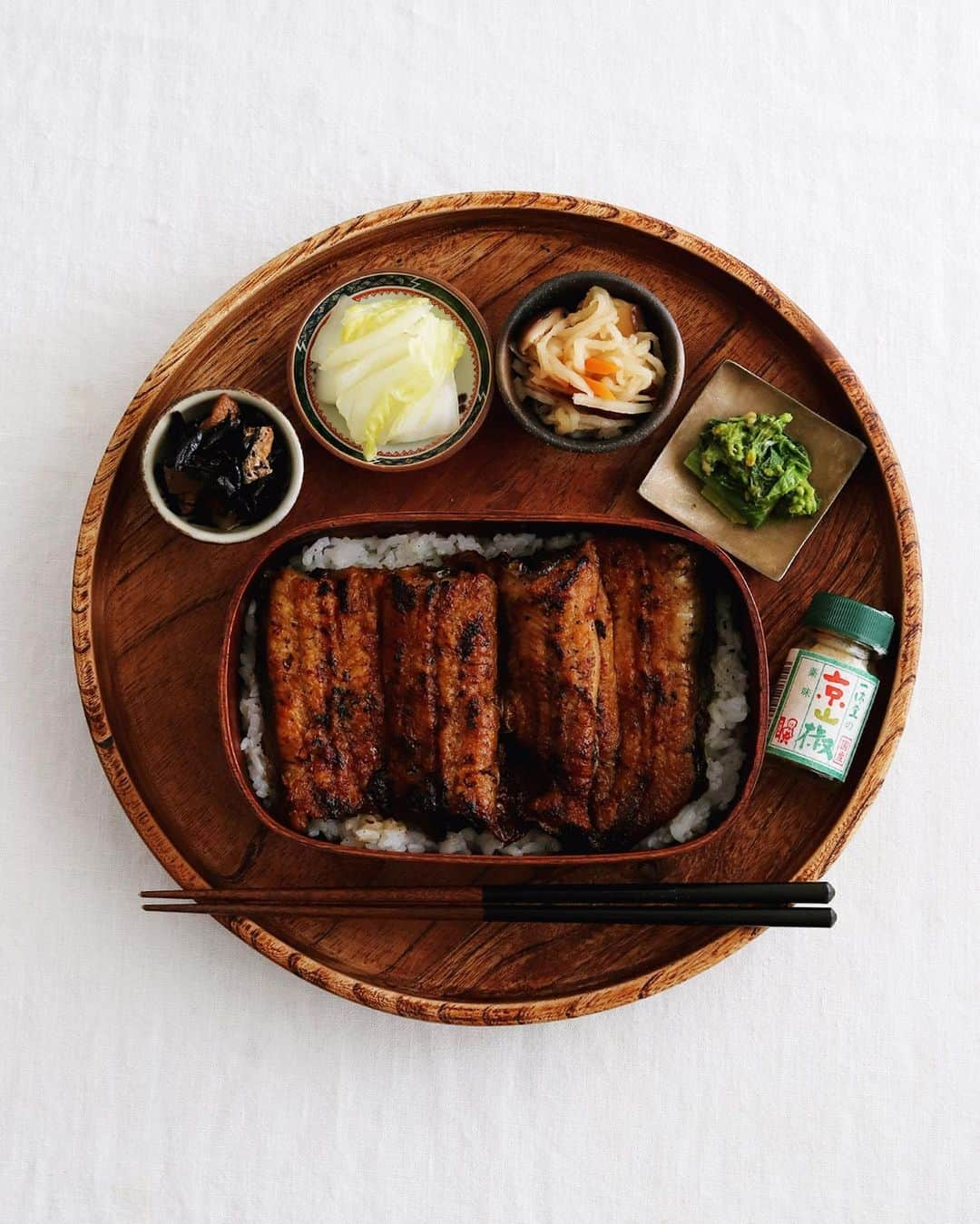 樋口正樹さんのインスタグラム写真 - (樋口正樹Instagram)「Unagi 🍶 . 夜ご飯に岡谷のうなぎ。 一日遅れの寒の土用丑。 あとは、白菜の浅漬け、 切り干し大根、ひじき、 菜の花のからし和えと。 . 実は鰻、好きなんです。 . . . #寒の土用丑の日 #岡谷のうなぎ #うな重 #うなぎ #鰻 #うなぎ好き #菜の花のからし和え #白菜の浅漬け #ひじき煮 #切り干し大根 #京山椒 #岡谷市 #ふるさと納税返礼品 #unagi #unajyu #unaju」1月30日 19時37分 - higuccini