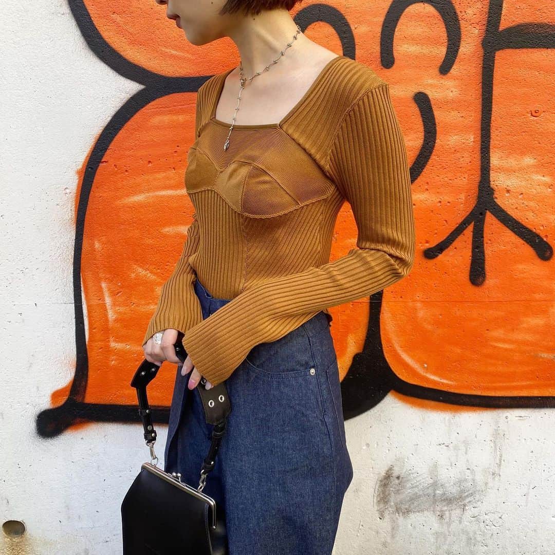 MIDWEST TOKYO WOMENさんのインスタグラム写真 - (MIDWEST TOKYO WOMENInstagram)「NEW BRAND @fetico_official  @bigotre_official  . tops:LIBBED BUSTIER TOPS ¥40,000(＋Tax) . bag:ERRAND TALL ¥45,000(＋Tax) . #fetico #フェティコ #bigotre #ビゴター #johnlawrencesullivan #ジョンローレンスサリバン #サリバン #リブニット #midwest_official #デニムコーデ」1月30日 19時39分 - midwest_tw