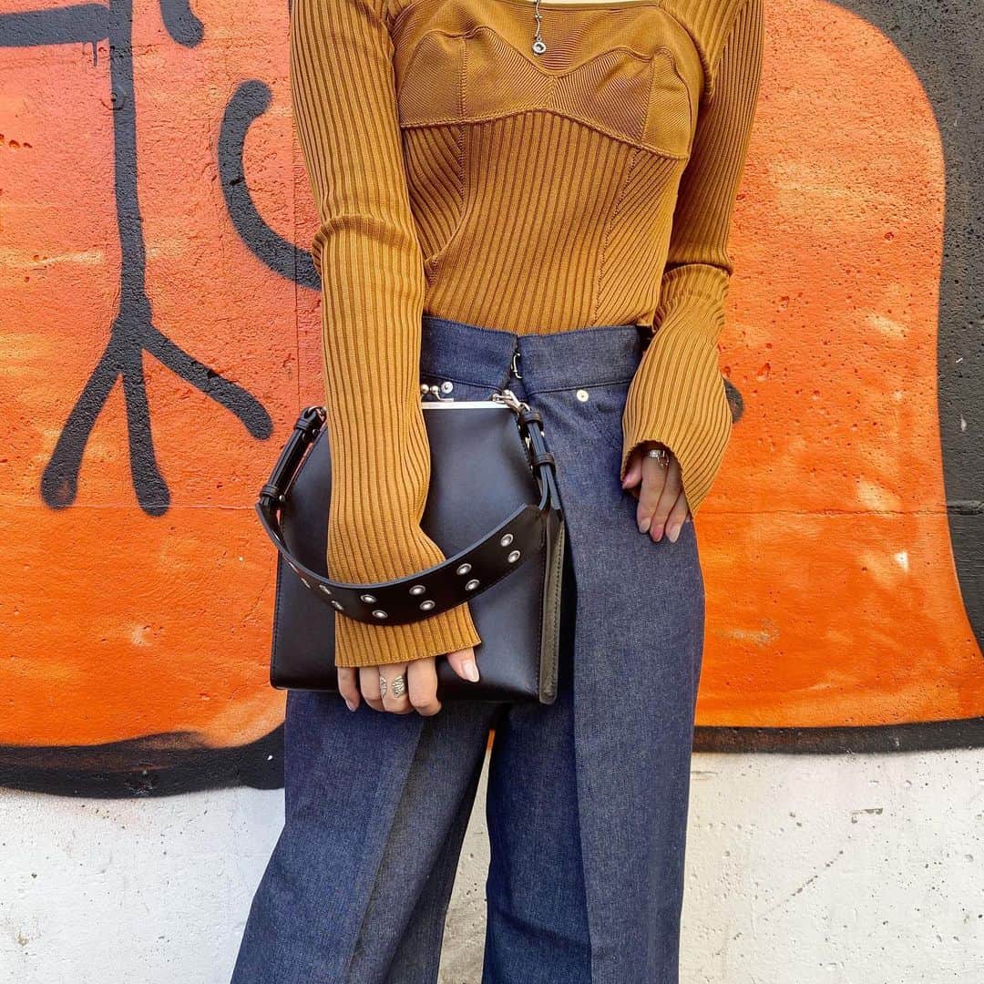 MIDWEST TOKYO WOMENさんのインスタグラム写真 - (MIDWEST TOKYO WOMENInstagram)「NEW BRAND @fetico_official  @bigotre_official  . tops:LIBBED BUSTIER TOPS ¥40,000(＋Tax) . bag:ERRAND TALL ¥45,000(＋Tax) . #fetico #フェティコ #bigotre #ビゴター #johnlawrencesullivan #ジョンローレンスサリバン #サリバン #リブニット #midwest_official #デニムコーデ」1月30日 19時39分 - midwest_tw