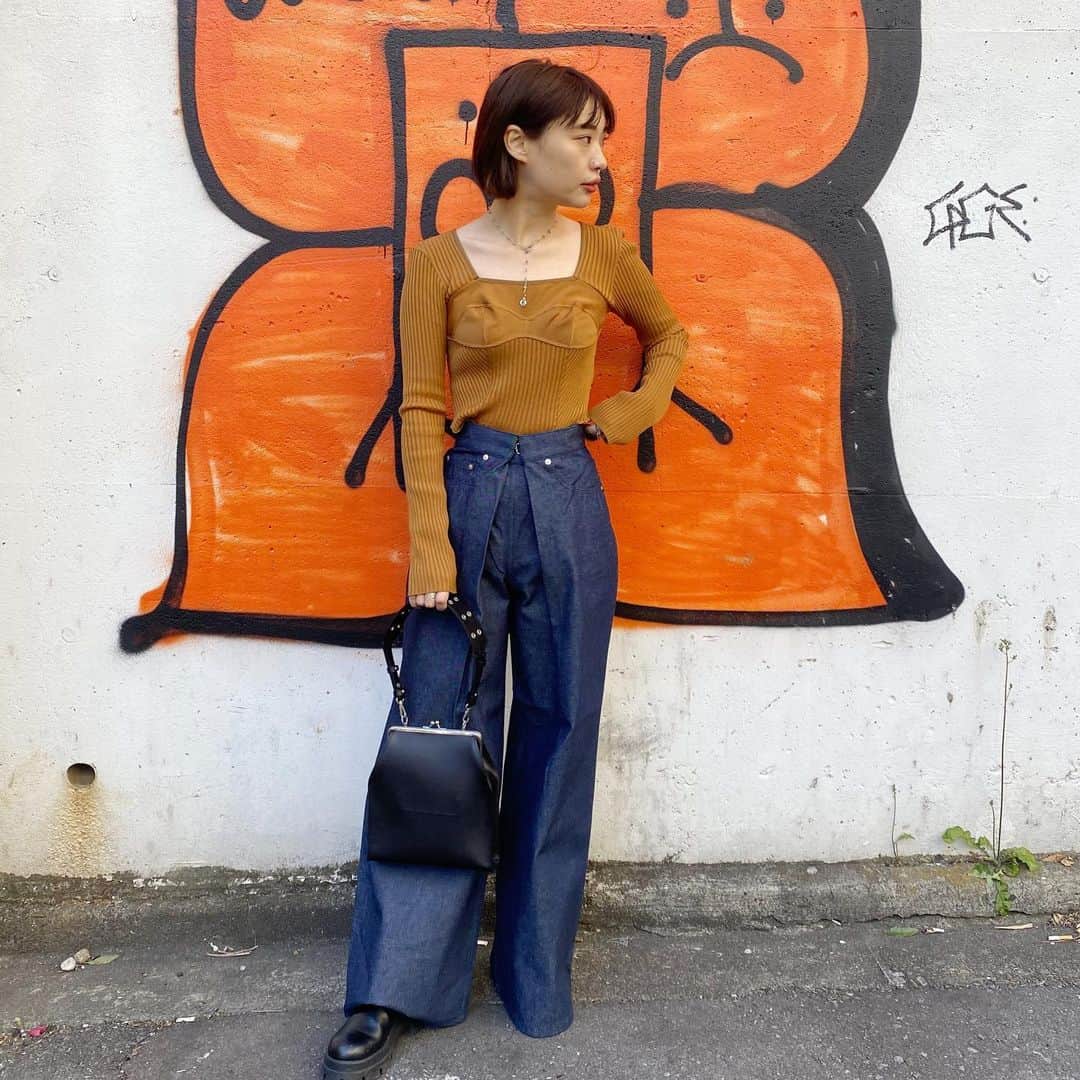 MIDWEST TOKYO WOMENさんのインスタグラム写真 - (MIDWEST TOKYO WOMENInstagram)「NEW BRAND @fetico_official  @bigotre_official  . tops:LIBBED BUSTIER TOPS ¥40,000(＋Tax) . bag:ERRAND TALL ¥45,000(＋Tax) . #fetico #フェティコ #bigotre #ビゴター #johnlawrencesullivan #ジョンローレンスサリバン #サリバン #リブニット #midwest_official #デニムコーデ」1月30日 19時39分 - midwest_tw