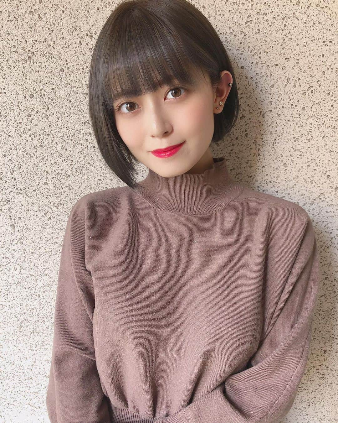 岩花詩乃のインスタグラム：「髪暗くしました💇‍♀️ * * #福岡#天神#大名#美容室#ヘアカラー#ショート#ショートヘア」