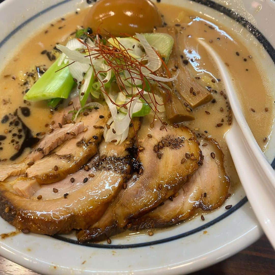 江口祐司さんのインスタグラム写真 - (江口祐司Instagram)「今日は身体が芯から冷えたので味噌ラーメン🍜美味なり✨✨✨  #ラーメン  #味噌ラーメン  #うまい  #温まる  #寒い  #クリーミー」1月30日 19時51分 - yuji_eguchi_yupi