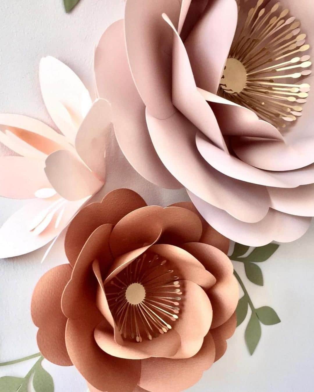 ロクシタンのインスタグラム：「Are you missing summer flowers? 🌸⁣ ⁣ If you are, then @passage_secret can help. These gorgeous paper artworks can bring nature indoors – and they stay in bloom all year long! 🌺⁣ ⁣ 💬 What are your favorite flowers to brighten your mood?⁣ ⁣ #Winter #Summer #Nature #Paper #Art #Creative #LOccitane⁣」