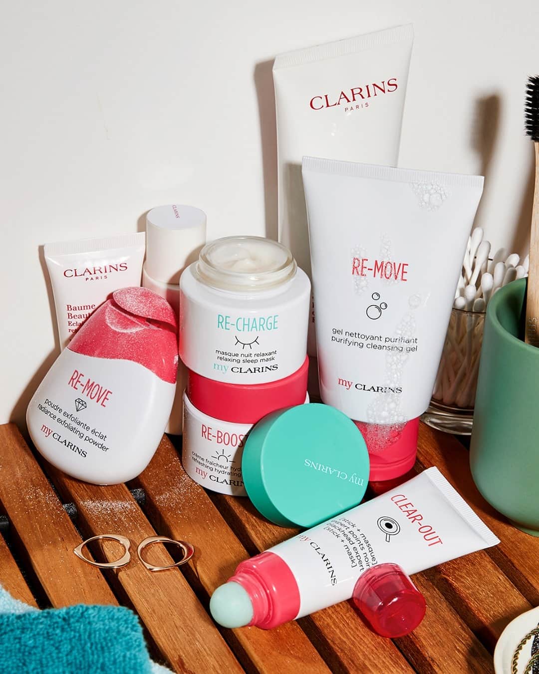 ClarinsUKさんのインスタグラム写真 - (ClarinsUKInstagram)「Who's making tomorrow a #SelfCareSunday? 🙋🏻‍♀️  Join us @11am Live on Facebook to discover a Beauty Home School Facial, hosted by Clarins Beauty Coach Rebecca.    Discover an educational facial for young skin, focusing on the importance of a good skin care routine 🌱   Tag your teenagers or friends below and join us!」1月30日 20時00分 - clarinsuk
