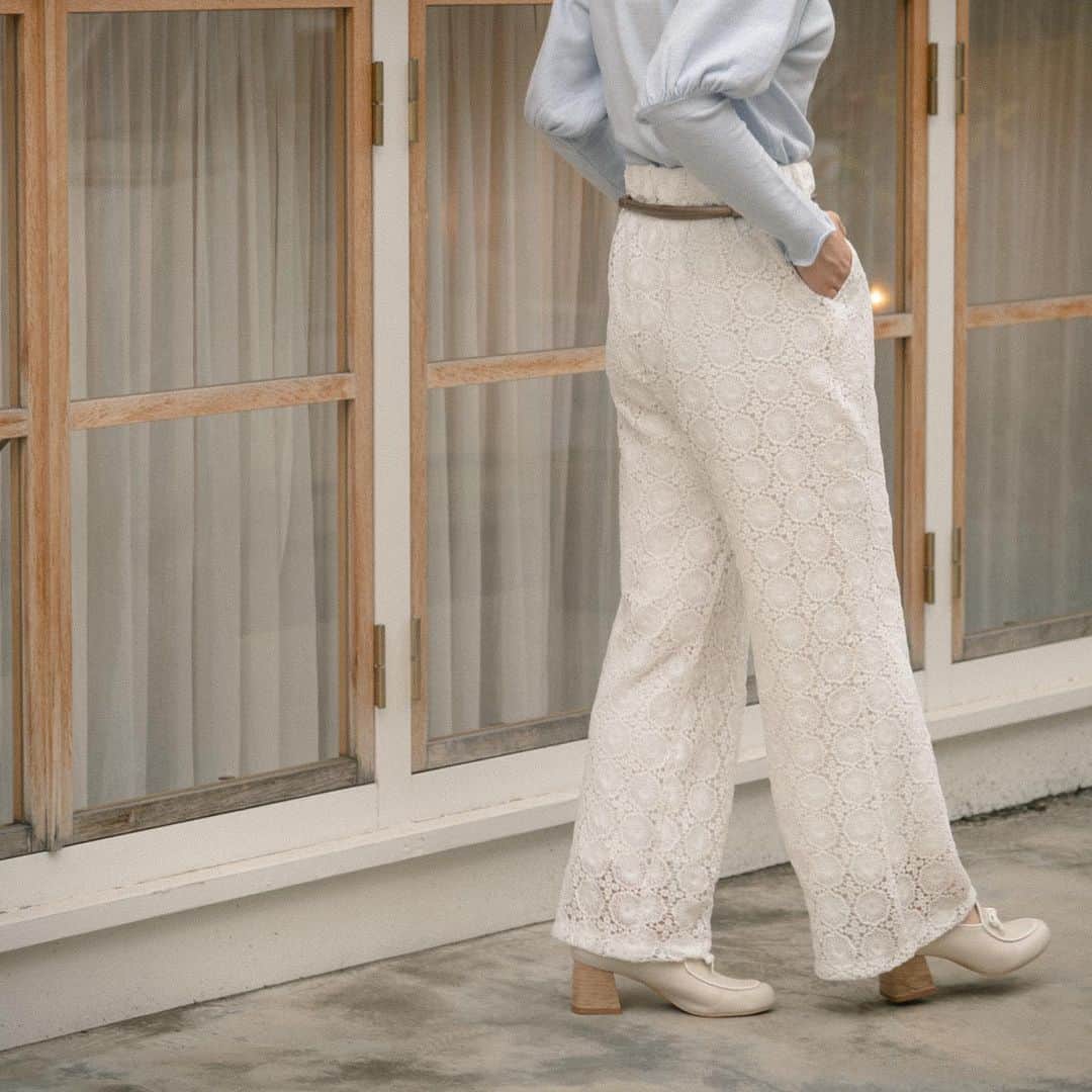 LEBECCA boutique Vintageのインスタグラム：「.  ﻿ 　﻿  石畳を行くエコレザーパンプス  愛を語らうレースパンツ 夢が膨らむニットプルオーバー   ﻿ ( @LEBECCA_boutique original )﻿ ﻿ ﻿model @ogmcmgm (158cm) photo﻿ @shibazakimadoka ﻿ ﻿ ﻿ #LEBECCAboutique﻿ #石畳を行くエコレザーパンプス  #愛を語らうレースパンツ　 #夢が膨らむニットプルオーバー」
