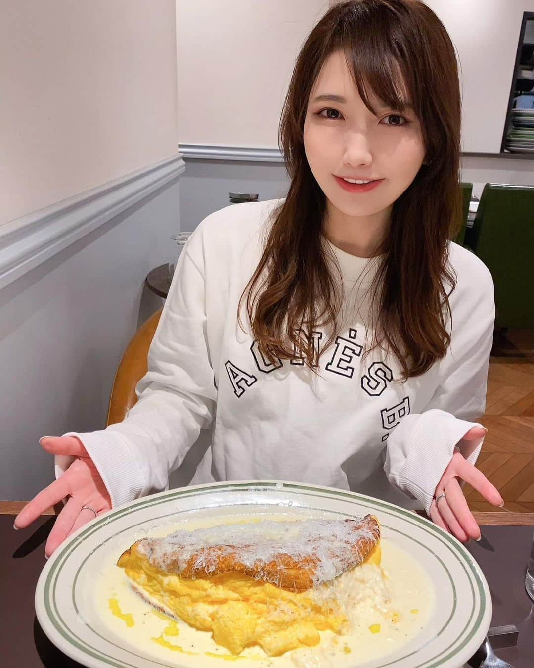 momoさんのインスタグラム写真 - (momoInstagram)「. 先日のランチでふわふわのオムレツ食べた🥚 パスタも美味しくて絶対また行きたいお店❣️  . #nerori#オステリアネロリ#ネロリ#吉祥寺カフェ#吉祥寺グルメ#吉祥寺ランチ#吉祥寺#オムレツ#パスタ#カジュアルコーデ#カジュアル#agnesb#lunch#카페#카페투어#카페스타그램#카페탐방#디저트카페」1月30日 20時08分 - momomonyan