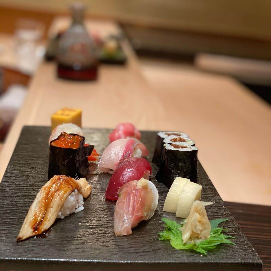 大倉ちなのインスタグラム：「. 今晩のご飯はここ♫  こんな時期だから個室がよかった🙆‍♀️😷 .  #sushi #instagood  #likesforlike #photography  #japanesefood  #北新地 #たべすたぐらむ  #夜ご飯　#寿司　🍣」