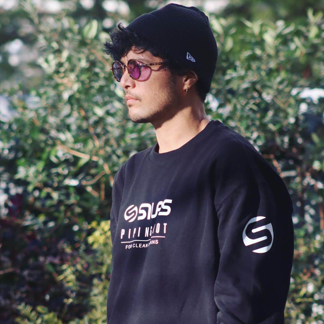 ZOEのインスタグラム：「久々のコーディネート✨  @akila.jp のサングラス  @pipinghotfuture  @silasandmariajp コラボスウェットに @newerajapan のニット帽で合わせてみました。  まだまだ寒いけど たまに春を感じる季節になってきましたね✨」