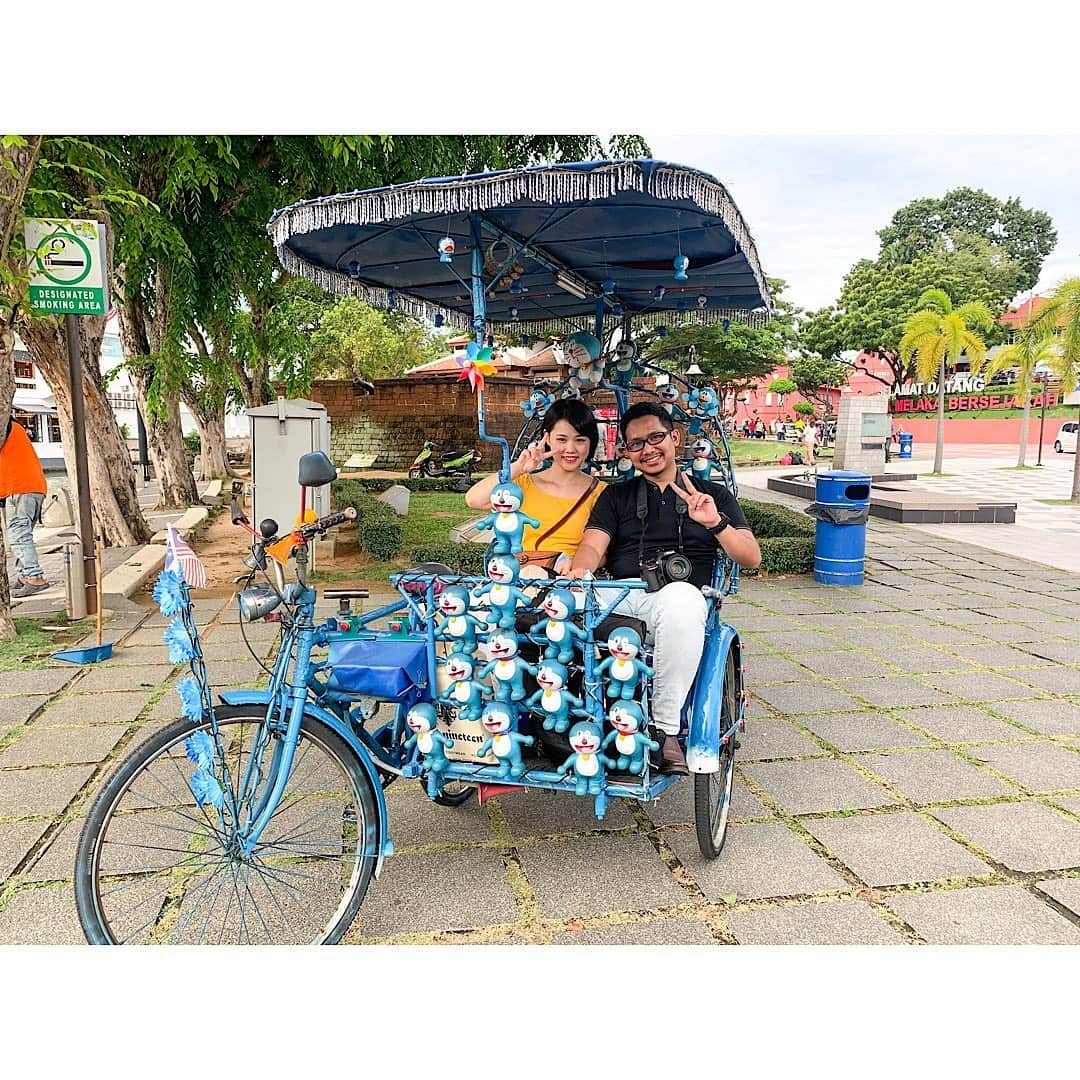 sunaさんのインスタグラム写真 - (sunaInstagram)「.  go around Malacca with a tricycle driver was so kind and appreciate his service.  うちらが選んだ三輪車はこちら💁‍♀️ ドラえもーん。  #旅#旅ジェニック #タビジョと繋がりたい #おうちで旅行気分#jtbで旅したい#マイトリ#ソラタビライフ#ハヤリタビ#tabippo#旅工房#tabichill#ここにitta#タビジェニ #海外旅行#海外旅行好きと繋がりたい#女子旅#anaタビキブン #knt感旅#クアラルンプール#travel_channel#travelphotography#旅行好きな人と繋がりたい #海外旅行好きな人と繋がりたい#joytb#rakutentravel#私と世界遺産#海外旅行のstw#malaysia」1月30日 20時12分 - sofia_muslimjapan