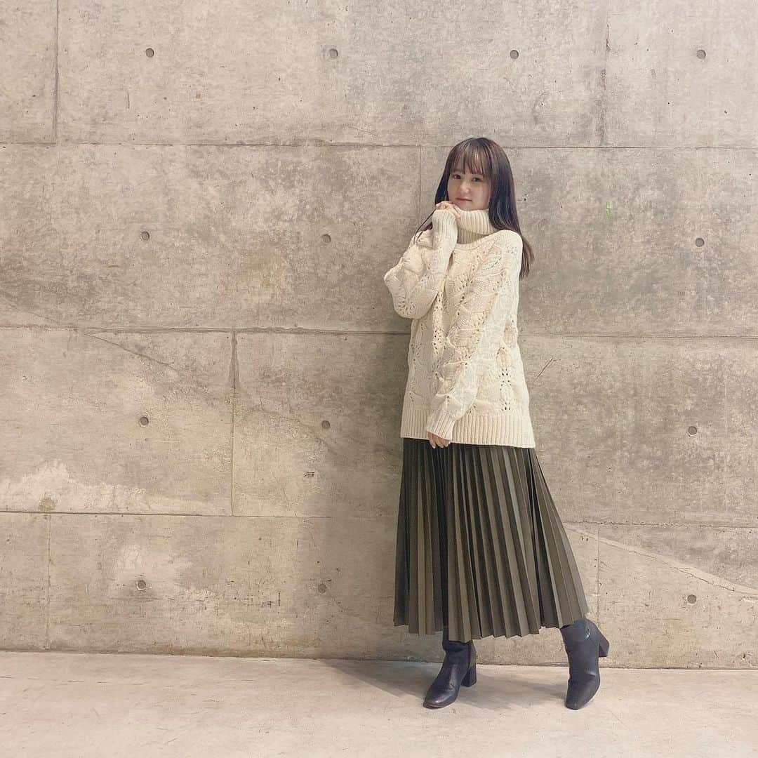 前田彩佳さんのインスタグラム写真 - (前田彩佳Instagram)「☃️❄️﻿ ﻿ ＊＊＊＊＊＊＊＊＊＊﻿ ﻿ #私服  #ootd #オンラインお話会  #akb48  #タートルネック #タートルネックニット  #レザースカート #レザープリーツスカート」1月30日 20時17分 - _ayaka1218