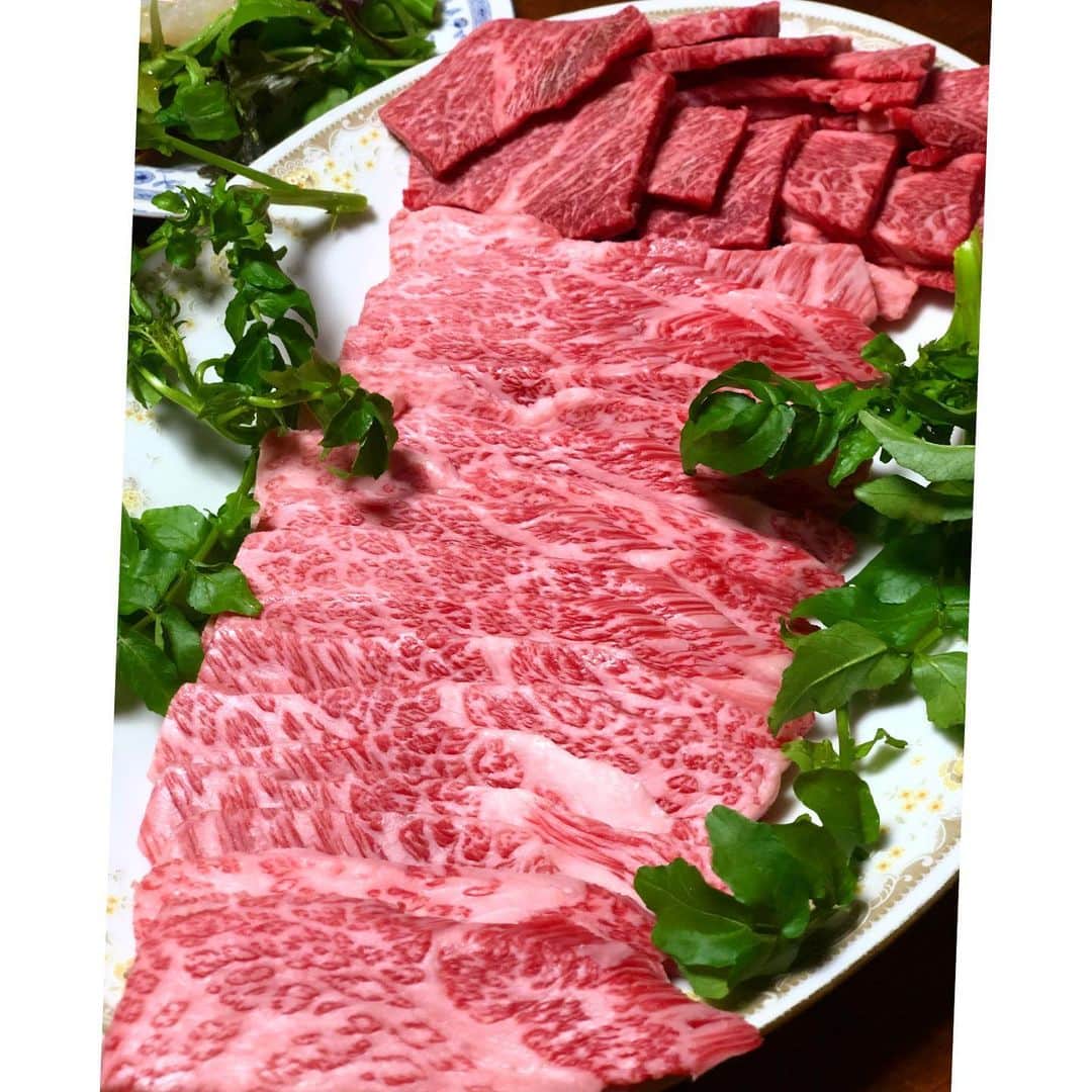 のインスタグラム：「. . しなし家さとこBD会 ③ 母が用意してくれた メインはお肉🥩 楽しい時間でした✨ .  . #しなしさとこ #女子格闘技 #格闘技女子#女子アスリート#腹筋女子 #ジョシカク #アラフォー #40代 #44歳 #誕生日#1月29日#happybirthday#40代ママ #しなし家 #しなし家の食卓 #肉」