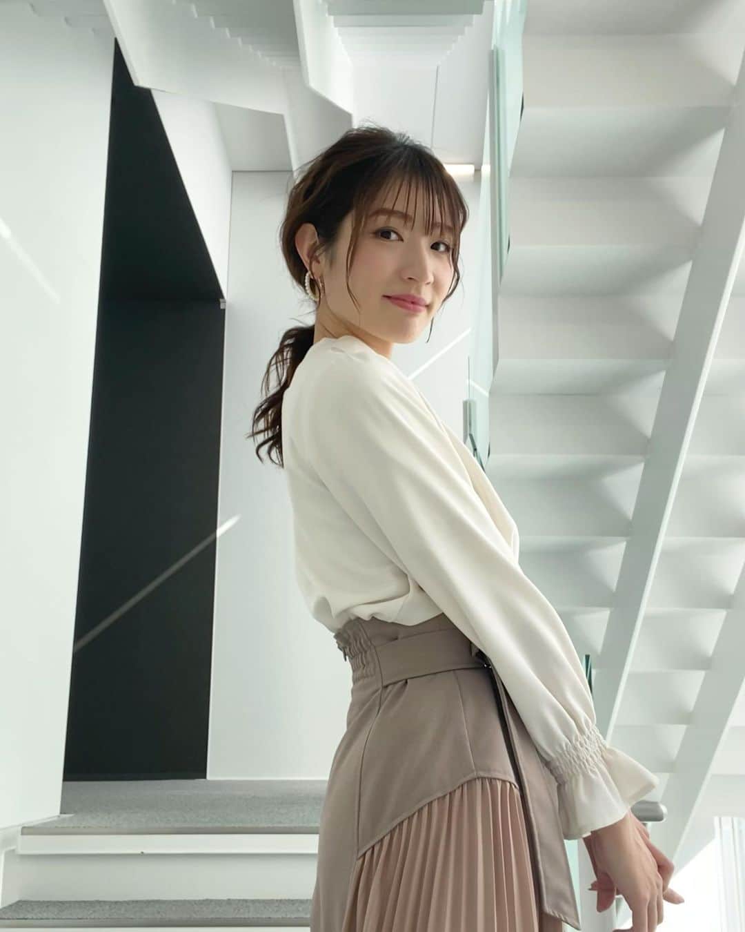 北川彩 北川彩さんのインスタグラム写真 - (北川彩Instagram)「. ふっわふわのひとつ結びに していただきました🕺🏻いぇあ🕺🏻  #hairstyle #hairarrange #ヘアスタイル #ヘアアレンジ #衣装」1月30日 20時44分 - aya_kitagawa_