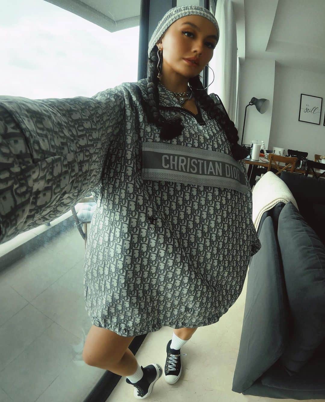アグネス・モニカのインスタグラム：「@dior errthang 🤍  #AGNEZMO」