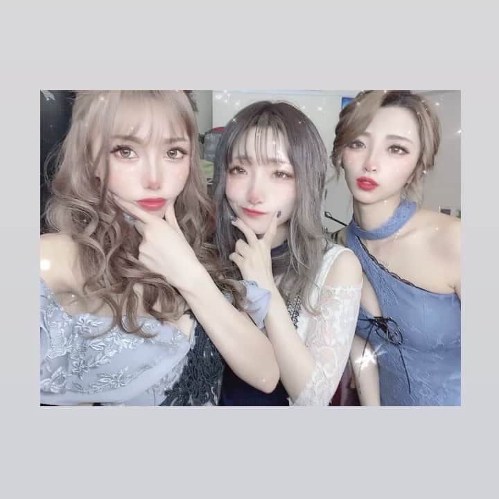 あゆかのインスタグラム：「写メだと思ったら、 ムービーだったムービーww 久々の3人💓💓💓💓💓 2人ともいつもありがとう🥰  .  .  .  .  #千葉キャバクラ#千葉富士見キャバ嬢#千葉富士見町キャバ嬢#千葉富士見キャバクラ#arドレス#ジュエルズドレス#オンラインキャバクラ#ファッション好きな人と繋がりたい#ヘアメイク#お家スタイル#息してる？#followｍe4 #follow4like#followtrain」