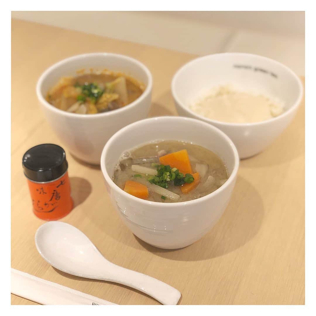 ルミネエスト新宿さんのインスタグラム写真 - (ルミネエスト新宿Instagram)「.  🍴 #WINTER_MENU 🍴  ルミネエストで楽しめる、 デザートに食べたい抹茶スイーツ& ぽかぽか温まる食事メニューをご紹介♡  ＿＿＿＿＿＿＿＿＿＿＿＿＿＿＿＿＿＿＿＿＿＿＿  ▶︎ 抹茶ショコラグラス with ハーゲンダッツ 　¥880+tax 　［2月14日（日）までの限定販売］  　ハーゲンダッツのスイートチョコレートアイスクリームを 　贅沢に使ったバレンタインまでの期間限定デザート♡  ▶︎ （手前）根菜たっぷり豚汁セット ¥880+tax 　（奥）豆腐とキムチのピリ辛豚汁セット ¥900+tax 　［2月24日（水）までの限定販売］  　心も体も温まる、麦味噌を使った具沢山の豚汁セット。 　ごはんは無料でとろろもトッピングできます✨   📍 ナナズグリーンティー /8F  ＿＿＿＿＿＿＿＿＿＿＿＿＿＿＿＿＿＿＿＿＿＿＿  #lumineest #ルミネエスト #ルミネエスト新宿 #スイーツ #スイーツ部 #スイーツ巡り #抹茶 #抹茶スイーツ #🍵 #ナナズグリーンティー #nanasgreentea  #カフェ #ハーゲンダッツ #パフェ #チョコレートアイス #アイスクリーム  #デザート #スイーツ好き #スイーツ好きな人と繋がりたい #おやつ #スイーツグラム #甘党女子 #MACHA  #豚汁 #カフェごはん #甘いもの好きな人と繋がりたい #カフェ #カフェ巡り #新宿カフェ」1月30日 20時50分 - lumine_est