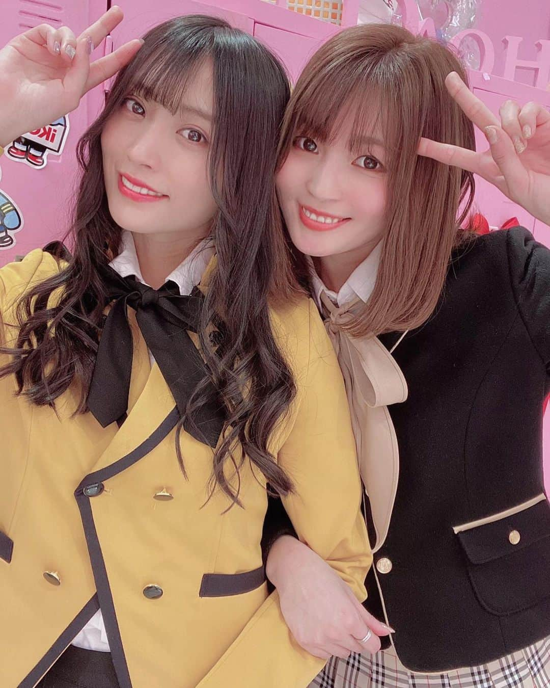 藤本有紀美のインスタグラム：「あいちゃんとCHOAで韓国制服🇰🇷💓 あいちゃんはからしブレザーで ゆっきぃはキム・ミンギュの学校のブレザー着た♡  いつも学校終わって制服で渋谷集まってレッスンいってたのがもう10年以上前！ひょえー🤪笑笑  #あいゆき #CHOA#choa_japan #韓国制服レンタル #韓国制服 #世界最多#ヴィーナスフォート#韓国#韓国制服風#韓国制服コーデ#韓国制服ディズニー#교복#교복스타그램 #좋아요그램#팔로우반사#팔로우해요#JK #schooluniform#校服#校服代購　#コスプレ」