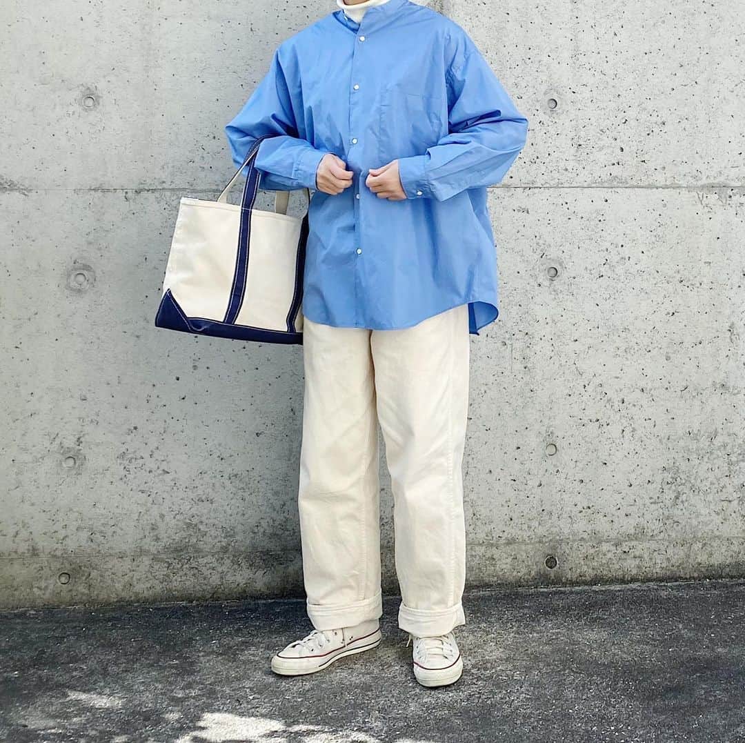 ryokoさんのインスタグラム写真 - (ryokoInstagram)「▪︎ . 青と白🦕🦢今日もメンズ服。 春が近づいて明るいきれい色の服が気になります。 . . . shirt #graphpaper  knit #muji bottoms #harvesty bag #llbean  shoes #converse」1月30日 20時52分 - ryo___ka