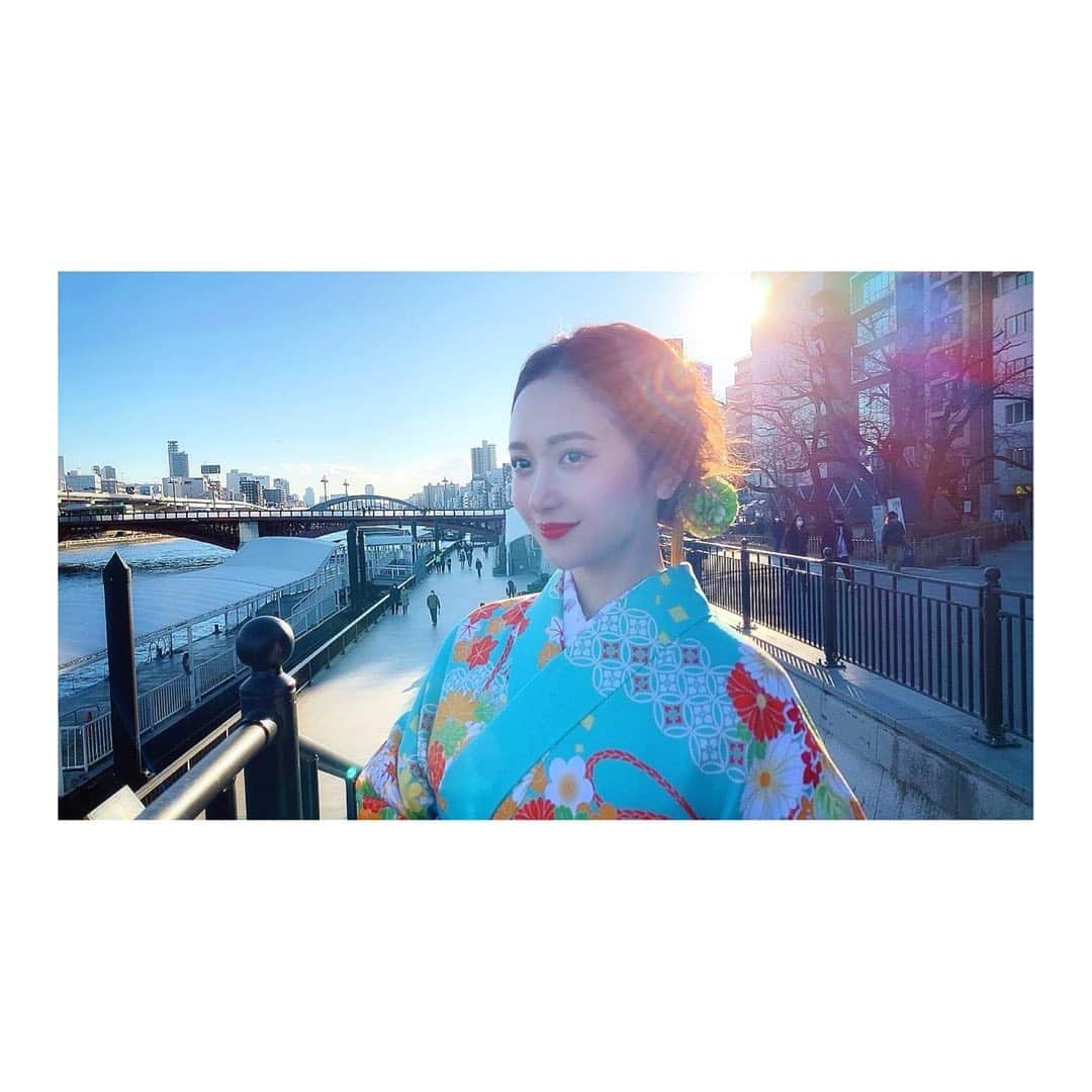 葉月ゆめさんのインスタグラム写真 - (葉月ゆめInstagram)「👘👘👘 初めての振袖撮影会でした 🤍 寒い中お越し下さった皆さま 本当にありがとうございました 🌸 ありがたい事に満枠でした…！ ・ ・ 野外撮影会はロケーションの事など色々お話ししながら撮り進めていくのでスタジオ撮影とはまた違った良さがありとても楽しかったです 📸 一月最後にお顔が見られてよかった ♡ 冷えたと思うのでどうか温かくしてくださいね。 ありがとうございました ☺️✨ #japanesegirl #portrait #kimono #kimonostyle #gravure #野外撮影 #撮影会 #グラビア #ポートレート #浅草」1月30日 20時56分 - yume_hazuki