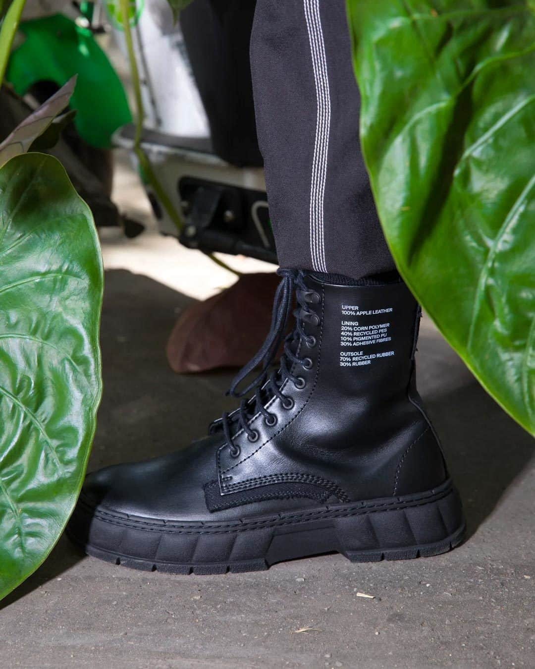 エルエヌシーシーのインスタグラム：「Virón's 1992 Faux-Leather Boots are back in stock!  Crafted from apple leather, the boots follow the brand's conscious and slow approach to design, focussing on circularity and a philosophy deeply rooted in youth and counterculture. @viron_world」