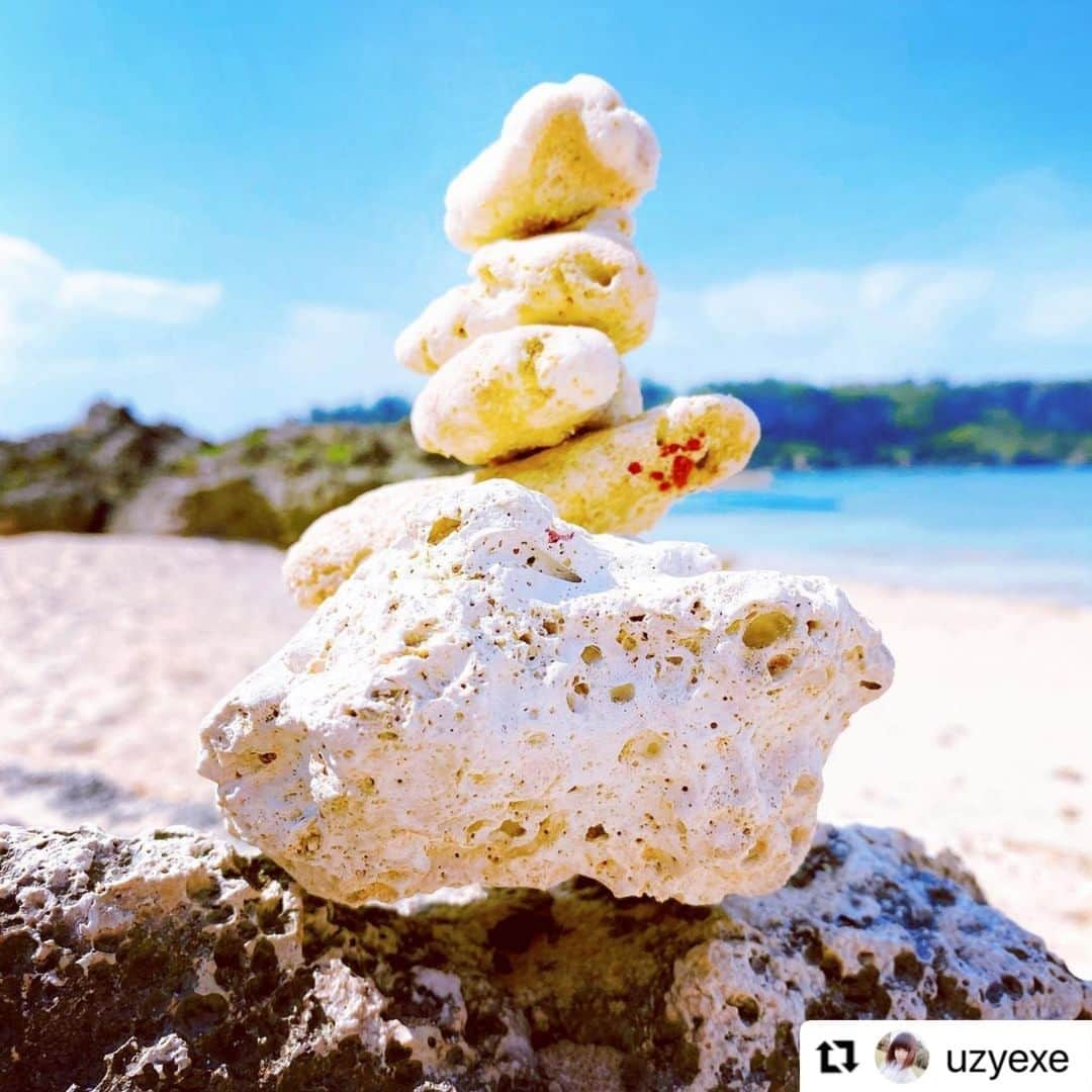 ANA.IC.MANZA.BEACH.RESORTさんのインスタグラム写真 - (ANA.IC.MANZA.BEACH.RESORTInstagram)「#Repost @uzyexe with @make_repost ・・・ いつかの誰かが積み上げて残していったままの小石  -- Thank you for sharing the cute & colorful photo 🌈 --  #万座ビーチ #万座毛 #沖縄 #okinawa #沖縄旅行 #沖縄観光 #ビーチ #beach #石積み #stonestacking #浜辺 #砂浜 #海辺 #海」1月30日 21時00分 - ana.ic.manza.beach.resort