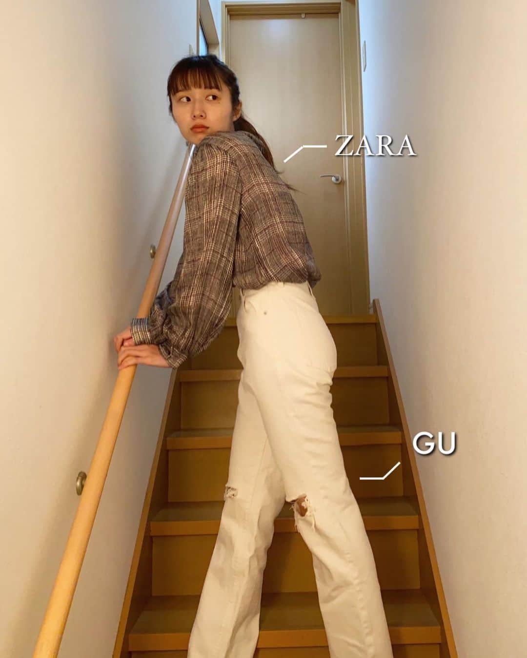 澤田侑里のインスタグラム：「ハイウエストしか勝たん  #ハイウエスト #zara #gu #ハイウエストストレートジーンズ #ブラウス #チェックシャツ #お洒落さんと繋がりたい #コーデ #ブラウスコーデ #ホワイトデニム」