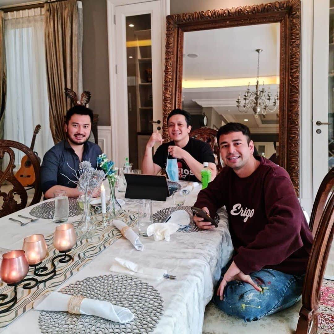 Raffi Ahmadさんのインスタグラム写真 - (Raffi AhmadInstagram)「Terimakasih Mas Bos !!! 🙏 Seneng diajak makan siang tadi dan PodCast di Channel Youtubenya @diaz.hendropriyono 🇮🇩❤️💪」1月30日 21時06分 - raffinagita1717