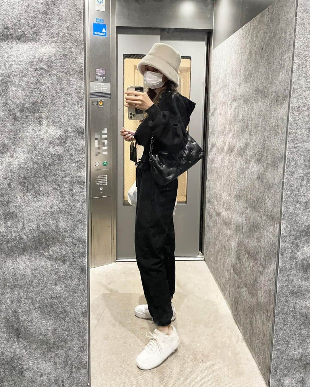 大森美知さんのインスタグラム写真 - (大森美知Instagram)「「なんでもない日の私服」 買いだめしたスーパーの袋が重すぎて… 腕も心も折れそうだった🥲  #みちしふく #ootd #fashion」1月30日 21時07分 - michi_oomori_official