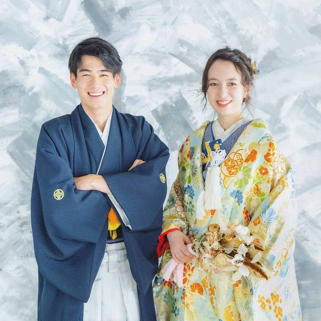 CLAIREのインスタグラム：「真っ直ぐカメラ目線で笑顔の写真も、等身大で人柄も伝わりとてもいいと思います✨ ・ @clairebridalstudio」