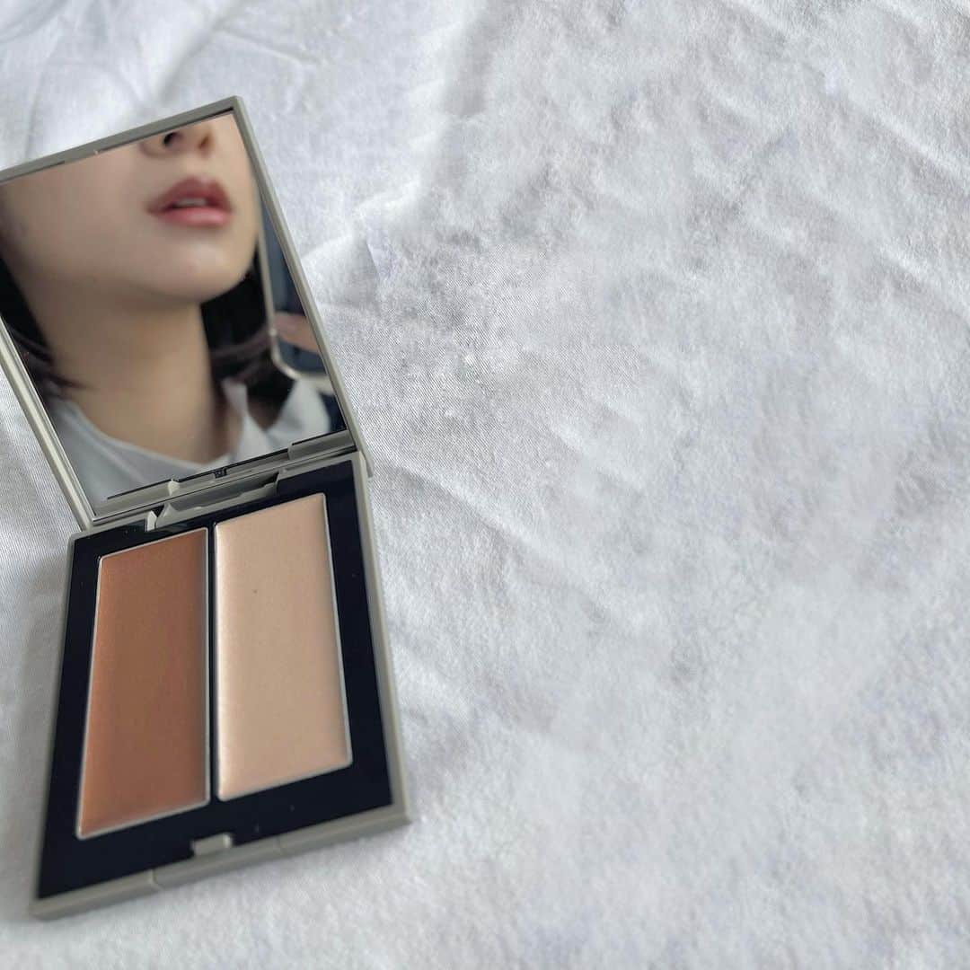のインスタグラム：「私の大好きなハイライト。💫 シャドウにもチークにも使えるから 本当に最高です。何リピしたんだろう  #three#スリー #ハイライト#シャドウ #クリームアイシャドウ #クリームハイライト #makeup #美容 #セルフィー#ナチュラルメイク#メイク#裸眼メイク#ビジョビ#ヘアアレンジ動画#作品撮り#黒髪ボブ#かきあげ前髪 #l4l #makeup#portrait#port#make#hair#model#giri #ootn #selfie #좋아요반사#팔로우미#맞팔#셀스타그램」