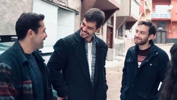 Berk Atanのインスタグラム：「Hey Allahım 😁 Neşemiz daim olsun a dostlar @gonuldagitrt」