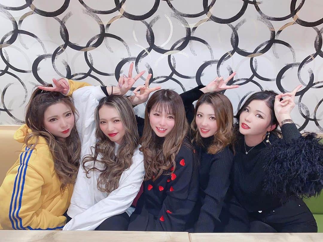 YOGOARISAのインスタグラム：「GAL's✌︎❤︎ ・ ・ ・ ちょっと前の📸早く集まりたいねっ #gals #friends #love #✌︎」