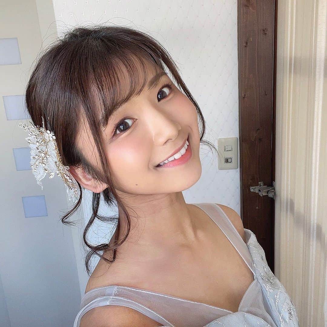 山本ゆうかのインスタグラム：「急いで1枚撮ったやとぅ  #ウェディングフォト じゃないけど」