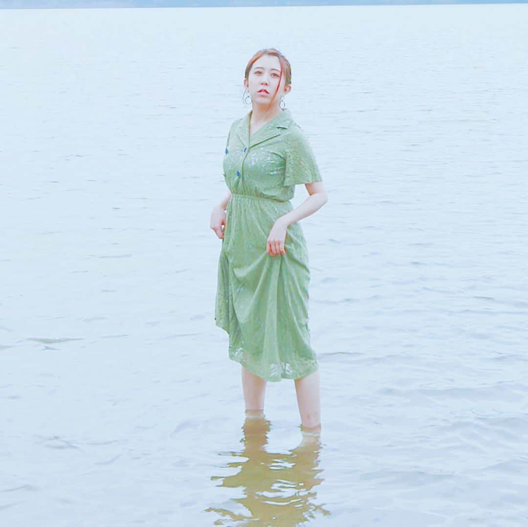 井上麗夢のインスタグラム：「ふーー。﻿ ﻿ ﻿ 今日は4月に延期になった舞台の﻿ 配信のイベントでした！！！﻿ ﻿ ﻿ ドリンクの杯数のランキングもあった中﻿ なんと50杯ものドリンク頂きました😭😭😭﻿ 本当に本当に本当にありがとう😭😭😭﻿ ﻿ ﻿ たくさんたくさん飲んで﻿ たくさんたくさんトイレいった！笑﻿ ﻿ ﻿ ﻿ 本当にたのしかったーー！！﻿ ﻿ ﻿ ﻿ 4月に延期になってしまいましたが﻿ この配信によって﻿ もっともっと面白いことになりそうです、、！﻿ ﻿ ﻿ 4月公演「ODEN〜記者会見の陣〜」﻿ 楽しみにしててね！！！﻿ ﻿ #舞台ODEN﻿ ﻿ ﻿ Twitter:@Remu_19﻿ ﻿ ﻿ ﻿ #カメラ女子 #カメラ女子部 #ipone #東京写真部 #写真部 #instagood  #olympuspen #写真好きな人と繋がりたい  #写真を撮るのが好きな人と繋がりたい  #カメラ好きな人と繋がりたい #カメラマン募集 #ファインダー越しの私の世界  #フィルター越しの私の世界 #ポートレート #ポートレートモデル #女優 #井上麗夢　#YouTube #ダイエット #写真集 #被写体モデル #被写体 #撮影会モデル #撮影会 #断捨離」
