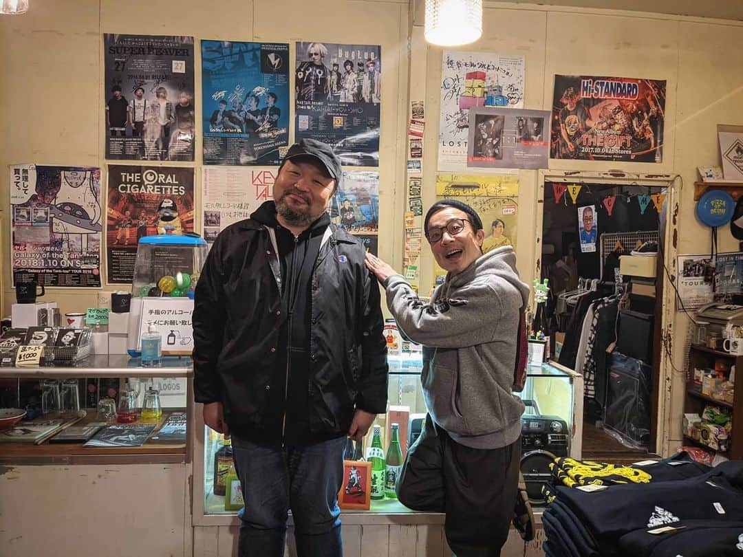 磯部正文のインスタグラム：「熊谷モルタルレコード20周年記念 ワンマンでの弾き語りライブお世話になりました 今年になってやっとちゃんと出来たライブ 来てくれた皆様ありがとうございました 改めて20周年おめでとうございます🤓 これからもどうぞよろしくね」